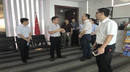 江西省委組織部副部長、省委人才辦主任徐忠一行來我司參觀考察